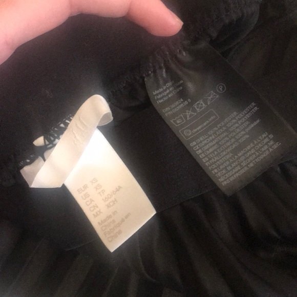 H&M Black Pleated Midi Skirt - Picture 6 of 7